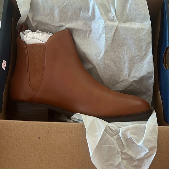 Cole Haan Laina Bootie. New in box. Size 6.5. BRTSH Tan / Dark Brown - Picture 2 of 4